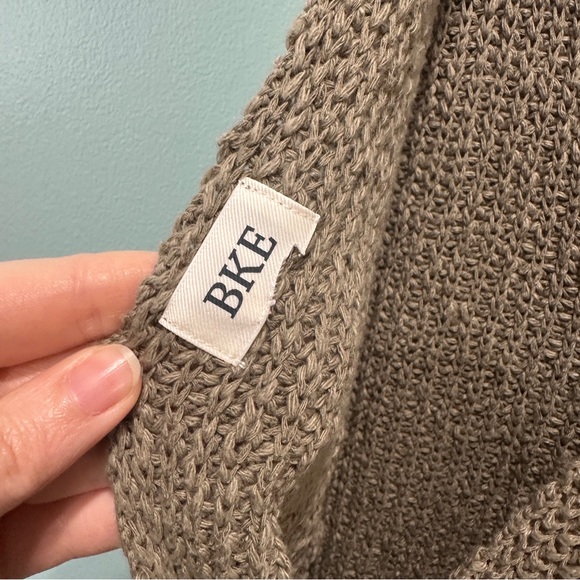 Two Tan Knot Reversible Knit Sleeveless Tops - Picture 4 of 8